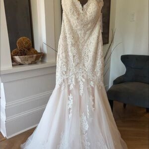 Elegant Lace Wedding Dress